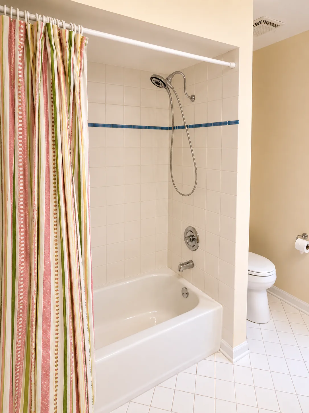 Northbrook Kids Bathroom Remodel before remodeling