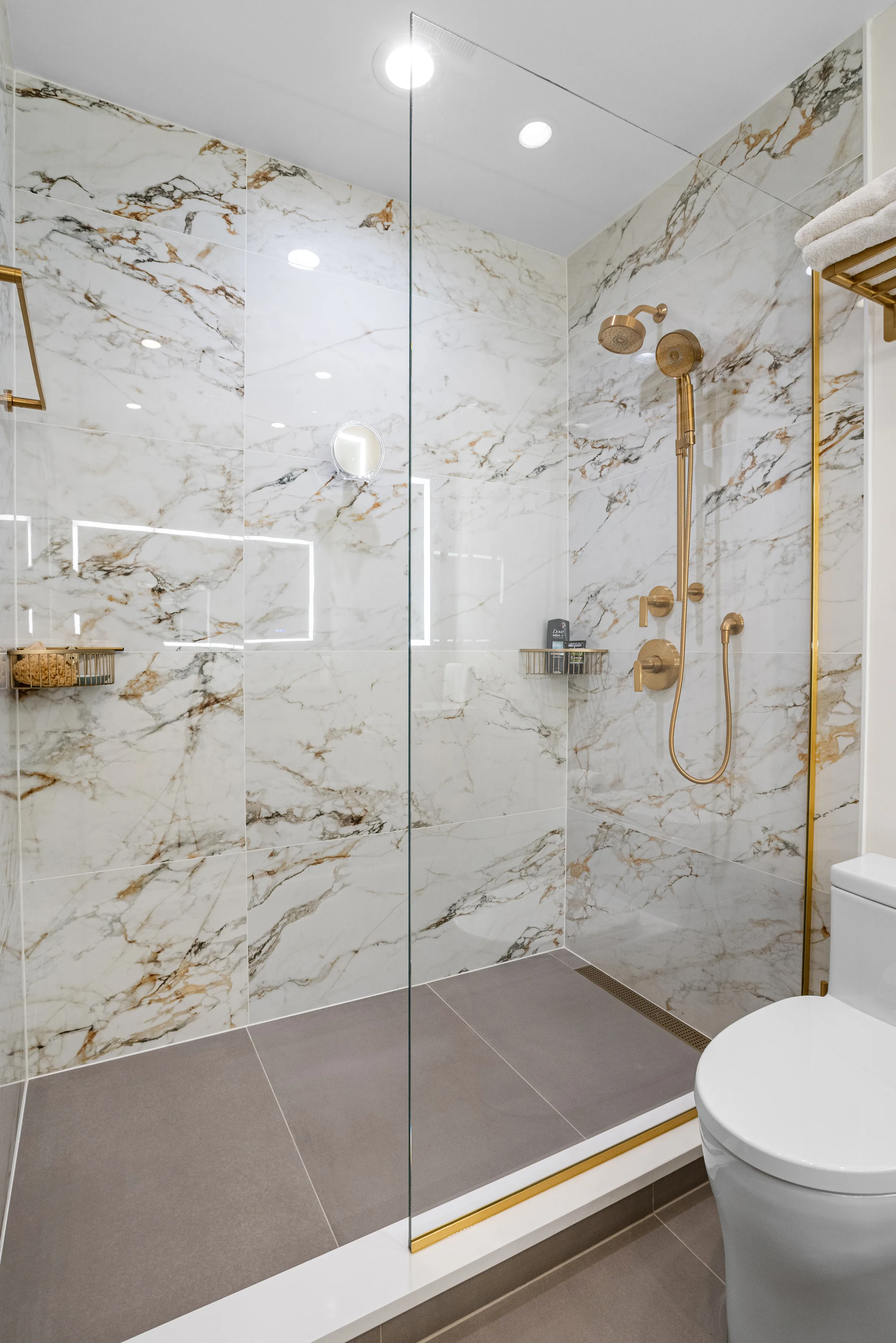 Lake Forest powder room by Delta Remodels: finished interior overview