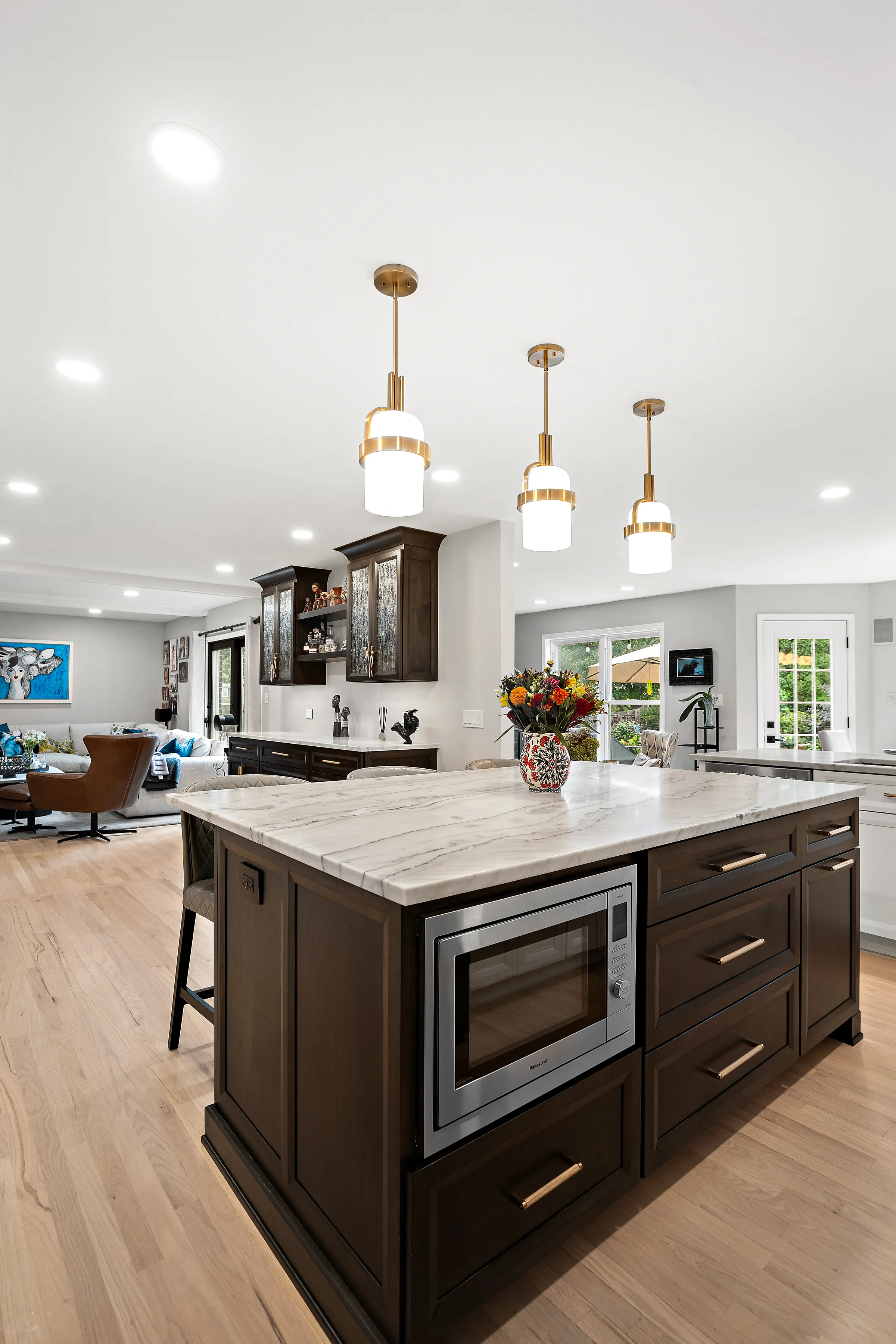 Glenview kitchen by Delta Remodels: finished interior overview