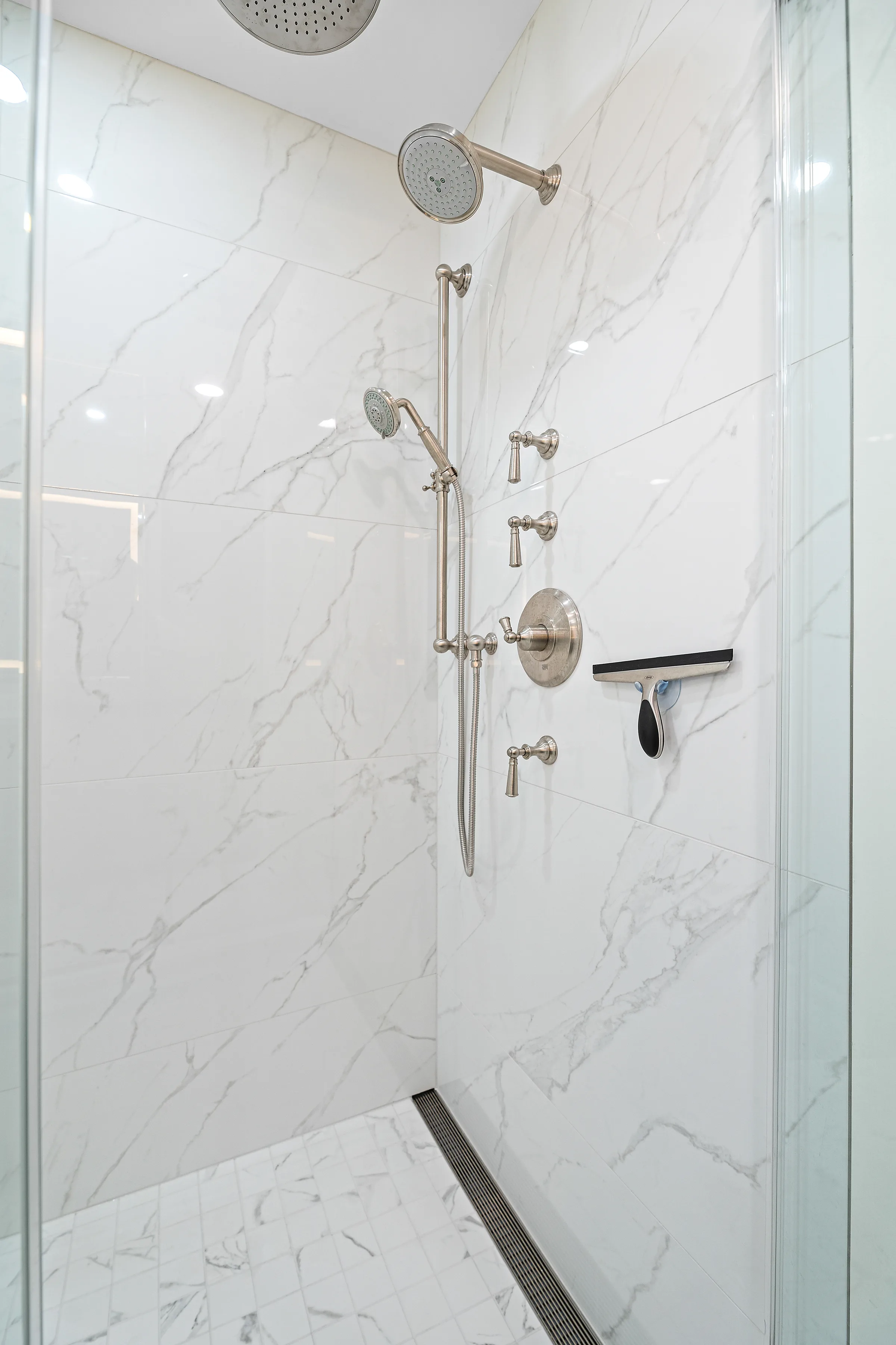 Lake Bluff bathroom remodel: marble-look floor tile and tub apron
